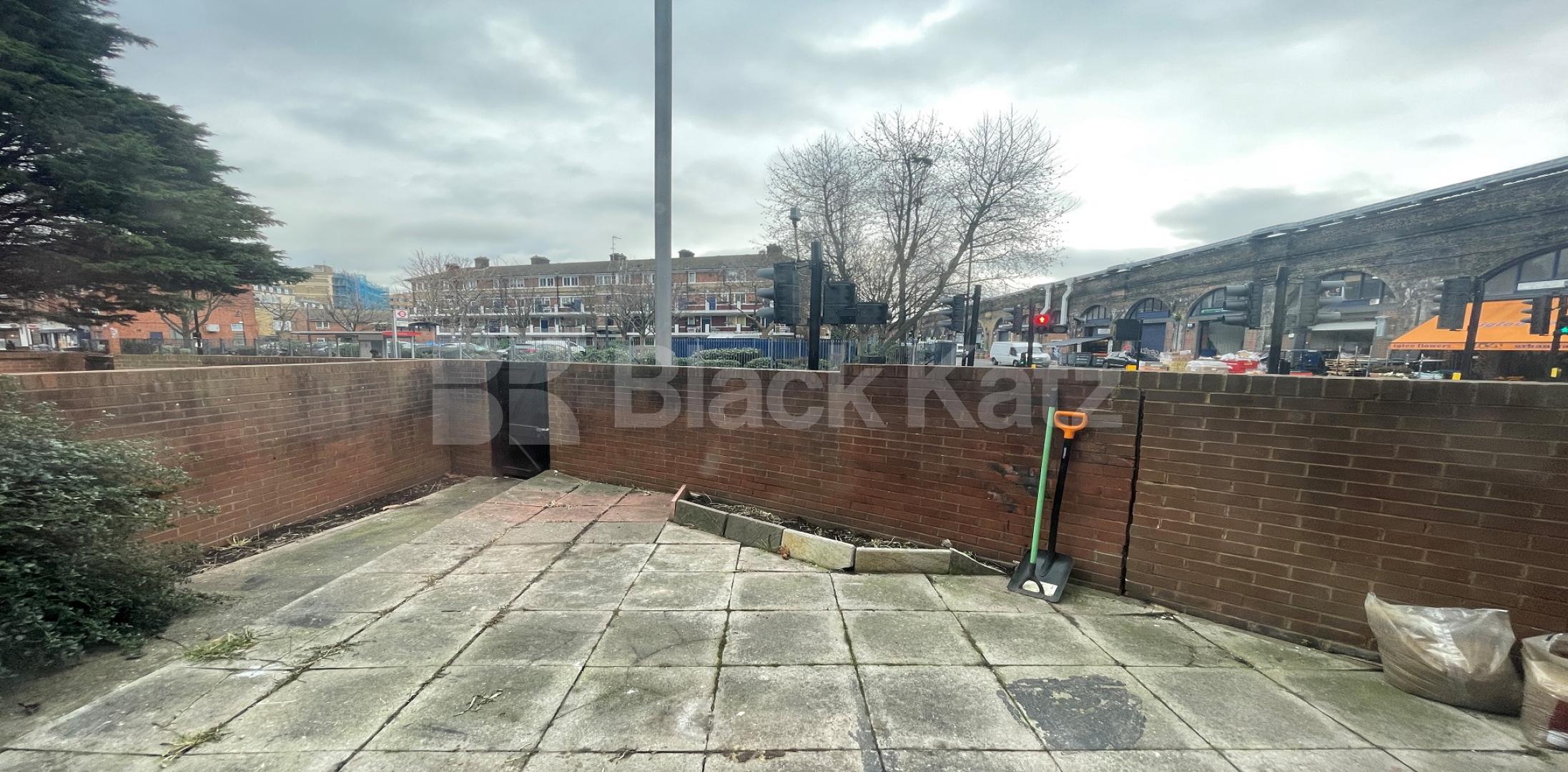 stylish and contemporary three bed flat with garden Coxson way , Tower Bridge